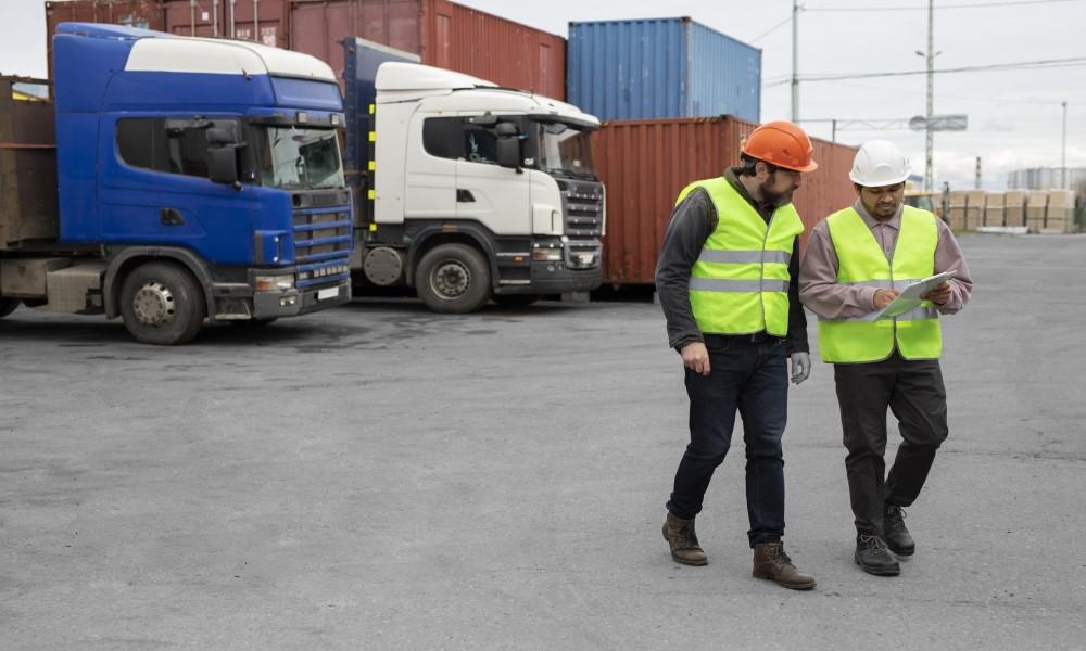 Roles y responsabilidades en el transporte de mercancías peligrosas