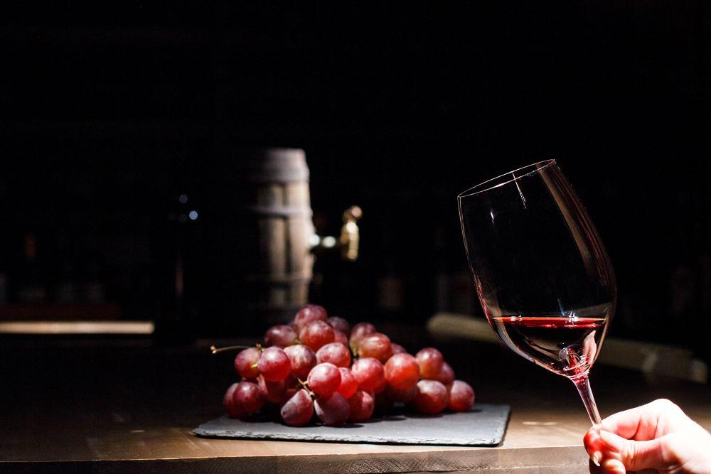 ¿Qué es la fermentación maloláctica en vinos tintos?