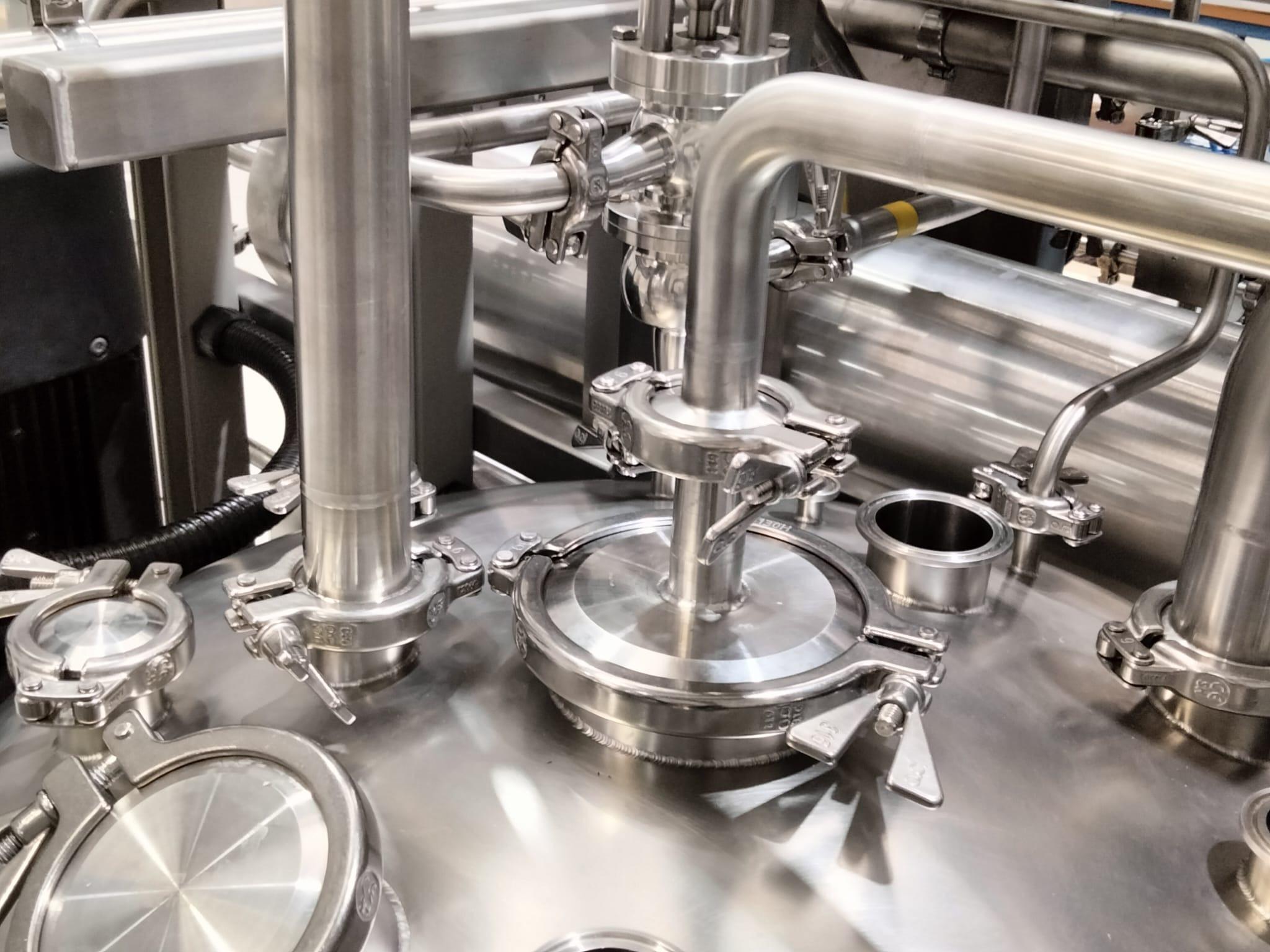 Fabricación de tanques y tuberías para equipos de la industria farmacéutica.