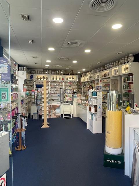 Interior farmacia 4