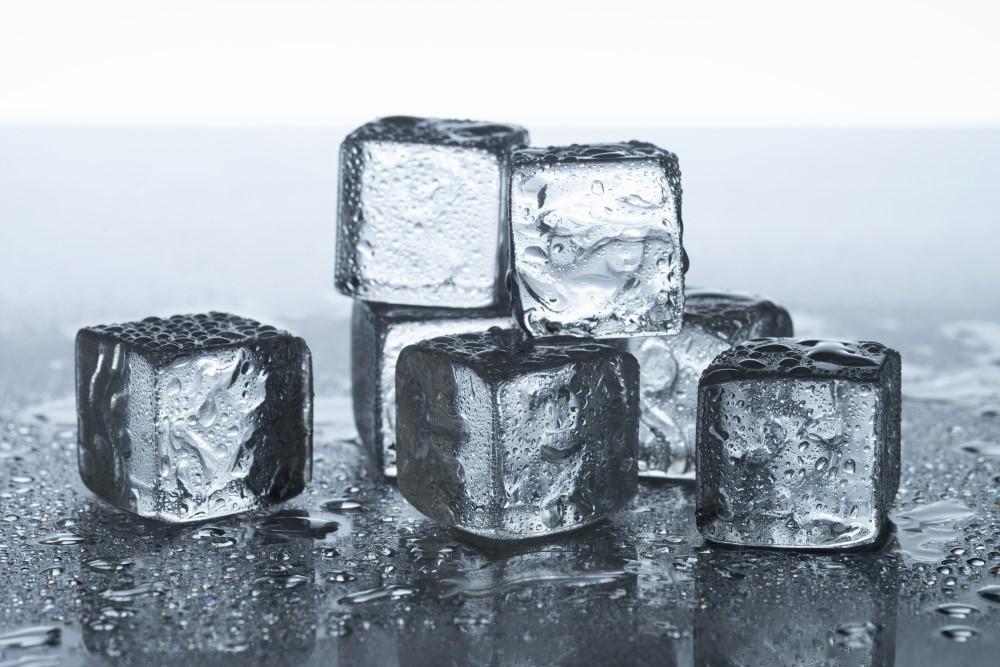 ¿Qué métodos se utilizan para conservar el hielo y evitar que se derrita rápido?