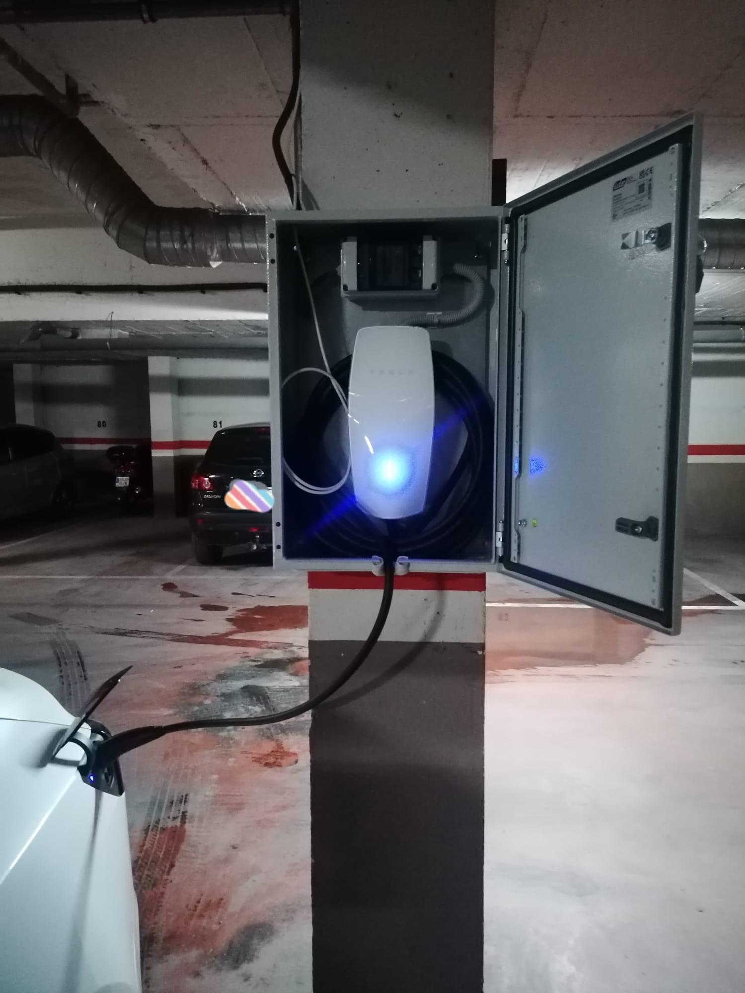 Punto de carga Tesla para vehículo eléctrico