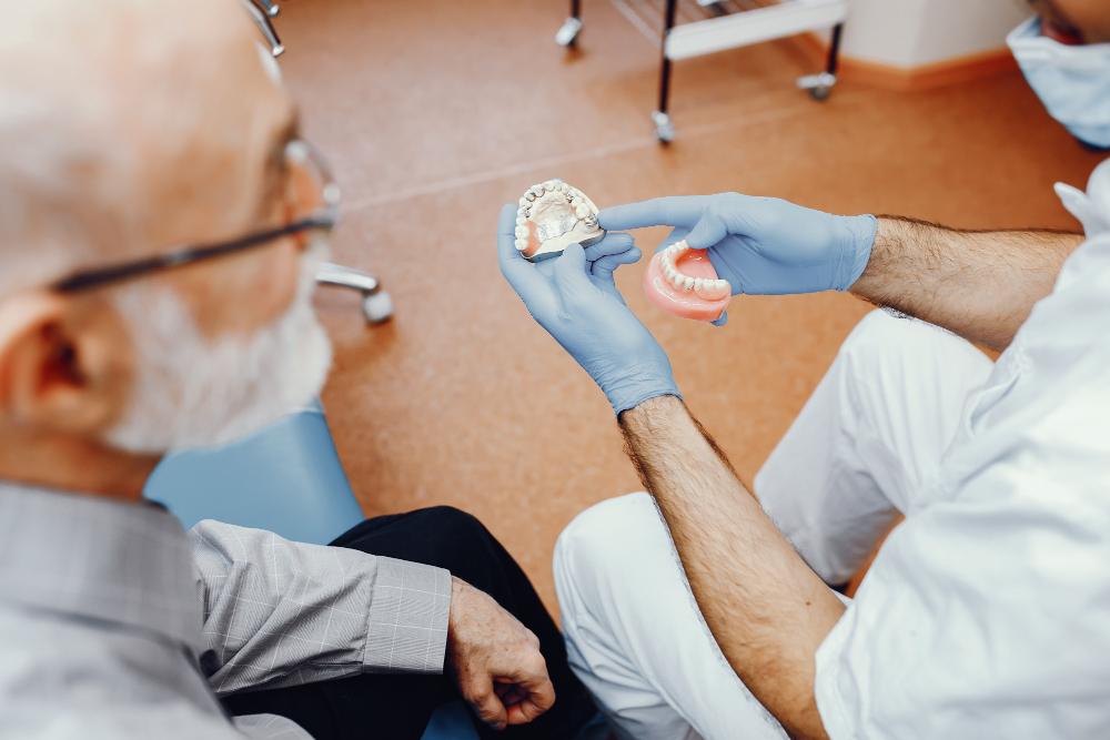 ¿Cuánto tiempo se tarda en adaptarse a una nueva prótesis dental?