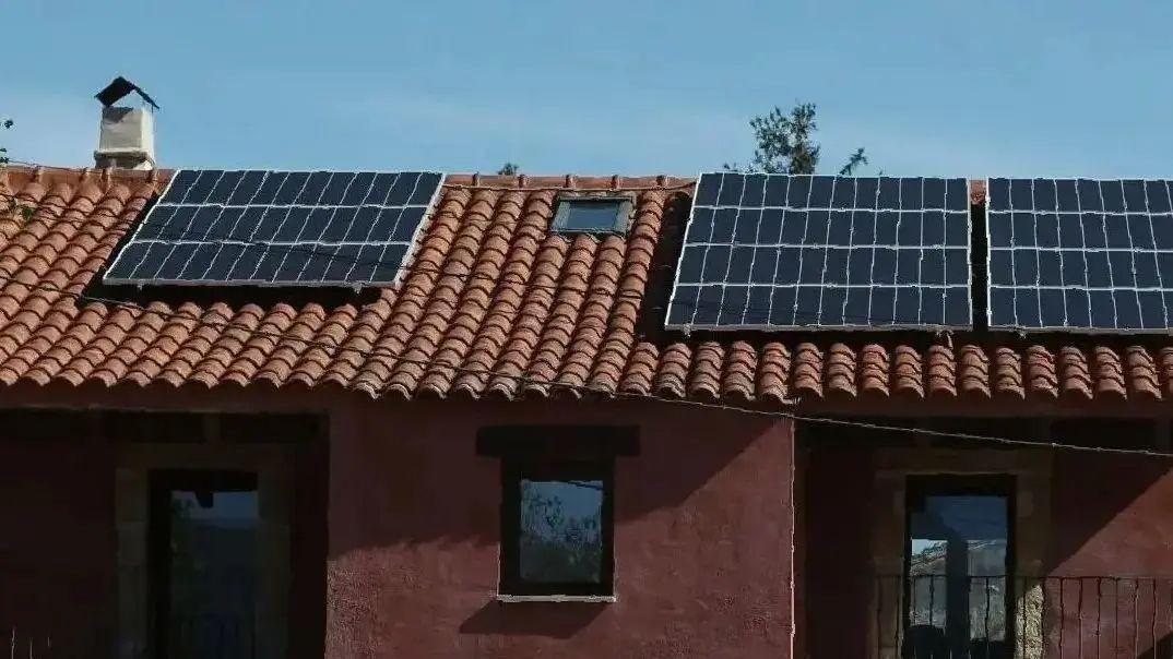 Photovoltaic panels Alojamiento en la sierra de Madrid