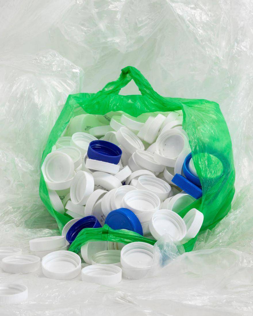 ¿Qué productos pueden surgir de las tapas de plástico recicladas?