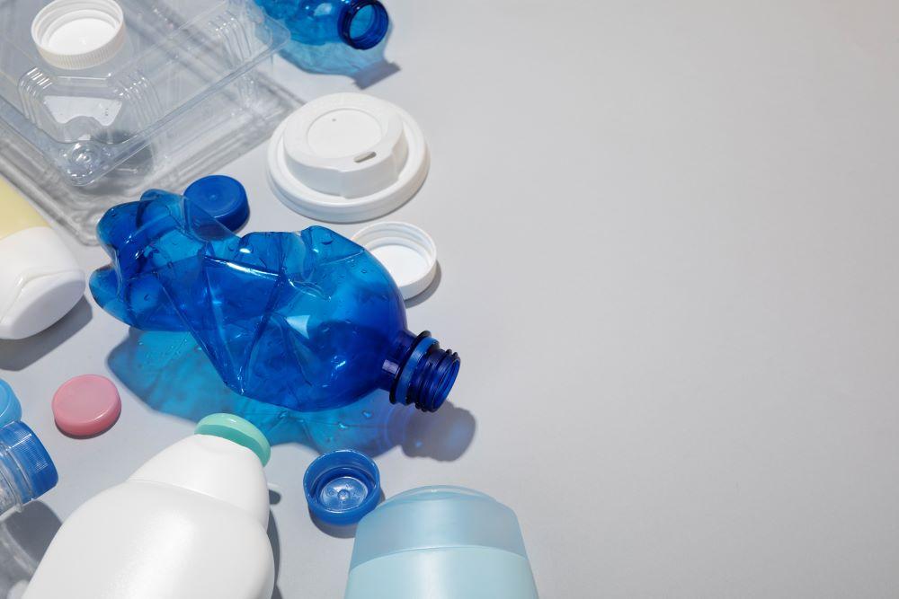 ¿Qué envases están hechos de PET y cómo diferenciarlos de otros plásticos?