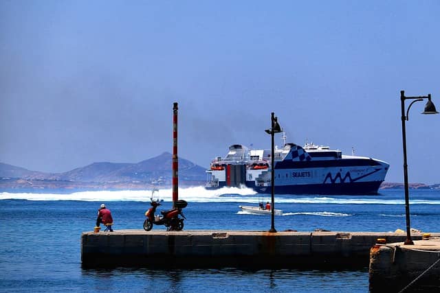 Embarca tu coche en el ferry y navega hacia Canarias